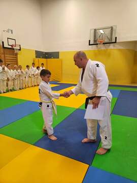 Več kot 130 mladih judoistov uspešno opravilo izpite za višje pasove (3)